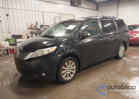 2014 Toyota Sienna Limited 7 Passenger z USA, uszkodzony, nr VIN 5TDDK3DC8ES087183